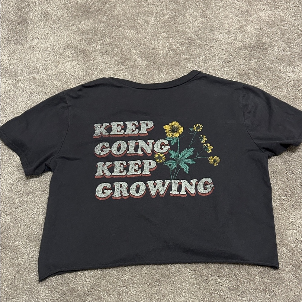 Keep Going crop gym tee sz: medium
